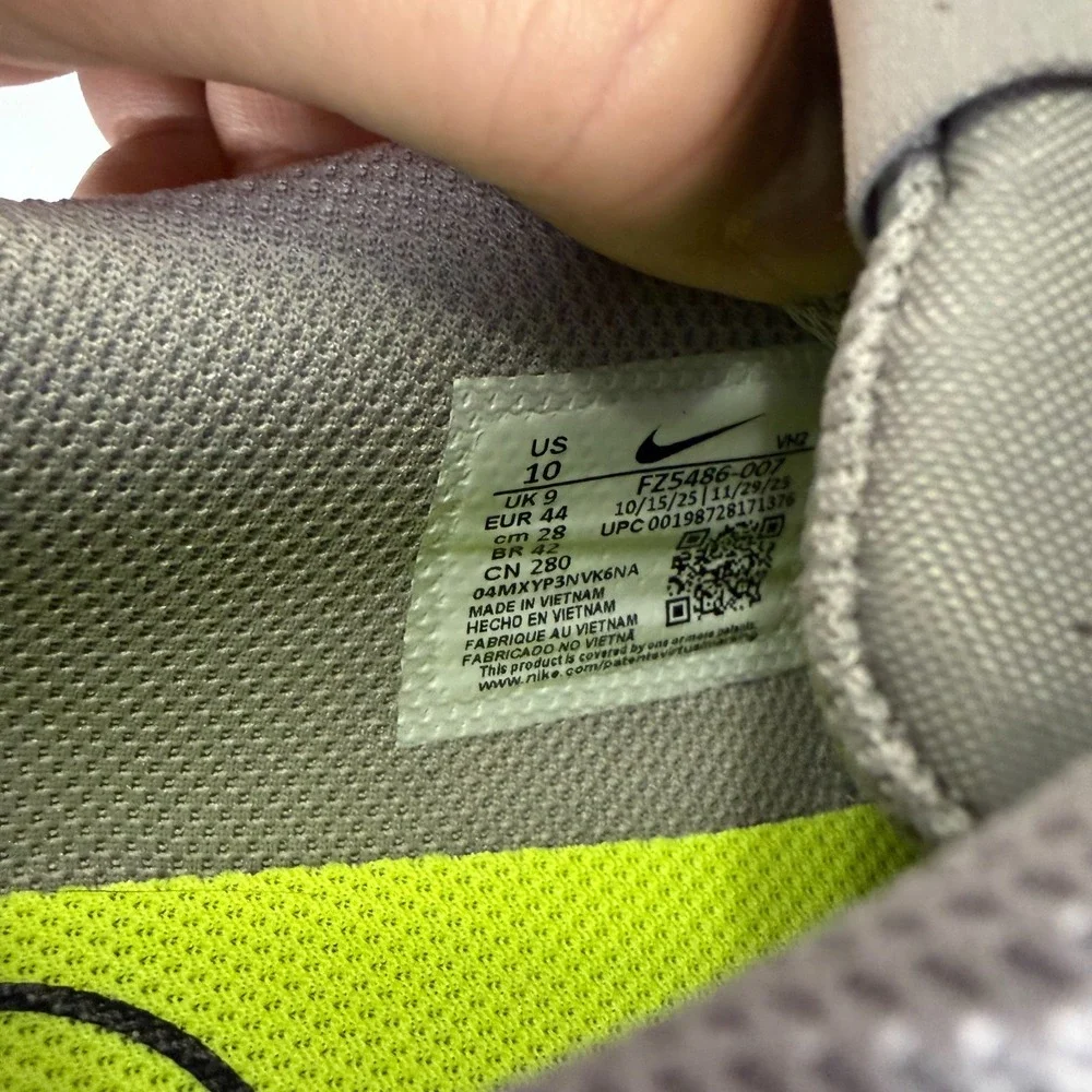 Nike Men's Air Max Excee Atmosphere Gray/Yellow Running Sneakers Size 10 US NEW